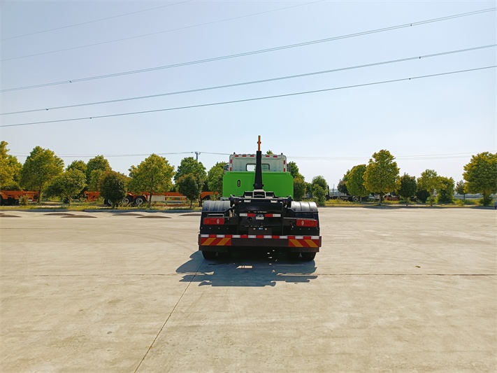 东风华神纯电动勾臂垃圾车