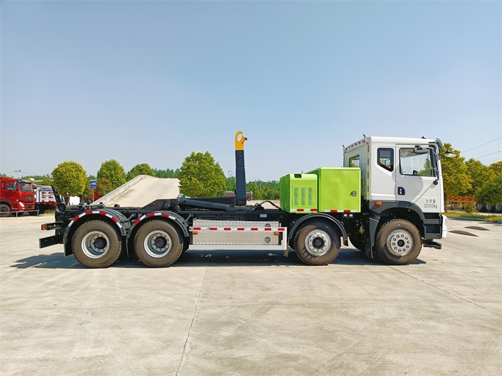 东风华神纯电动勾臂垃圾车