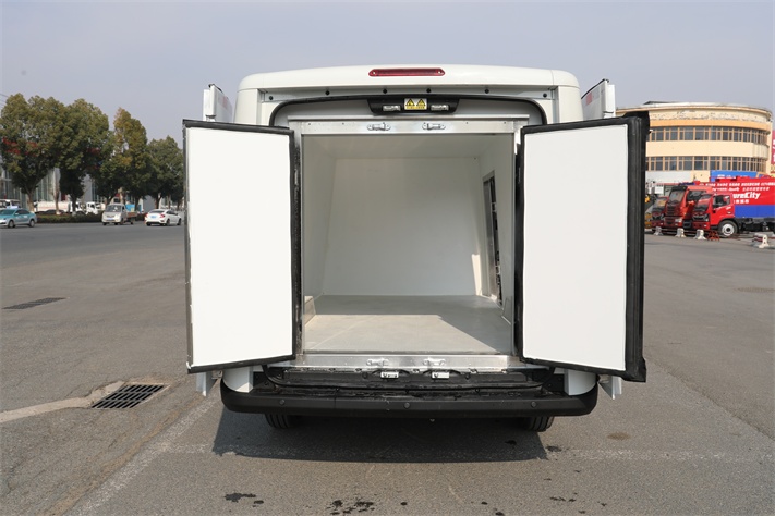 江淮万宝路电动面包冷藏车