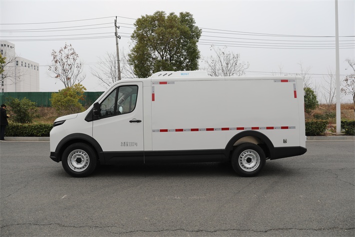 江淮万宝路电动面包冷藏车