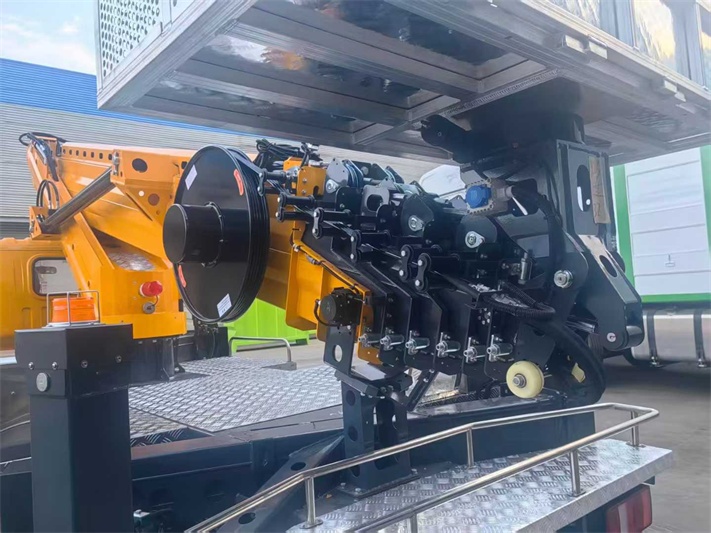 重汽豪沃31米蓝牌高空作业车