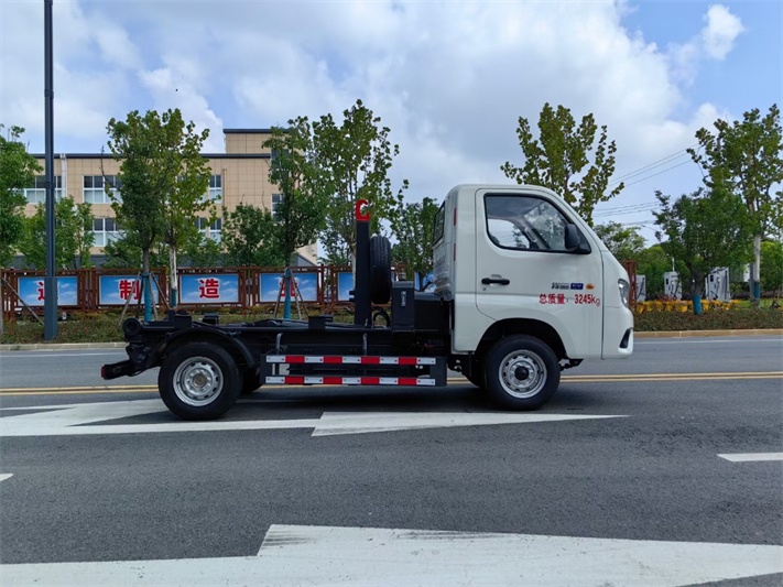 福田祥菱M1纯电动勾臂垃圾车: