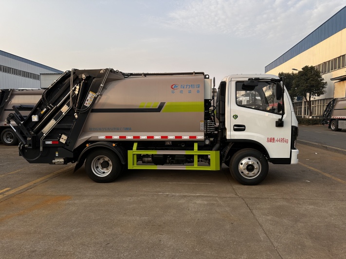 东风6方蓝牌压缩垃圾车