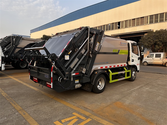 东风6方蓝牌压缩垃圾车