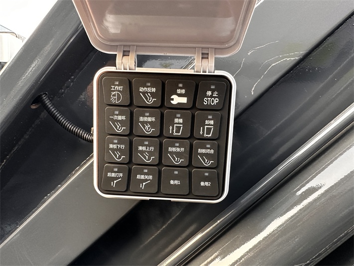 重汽豪沃蓝牌6方压缩垃圾车