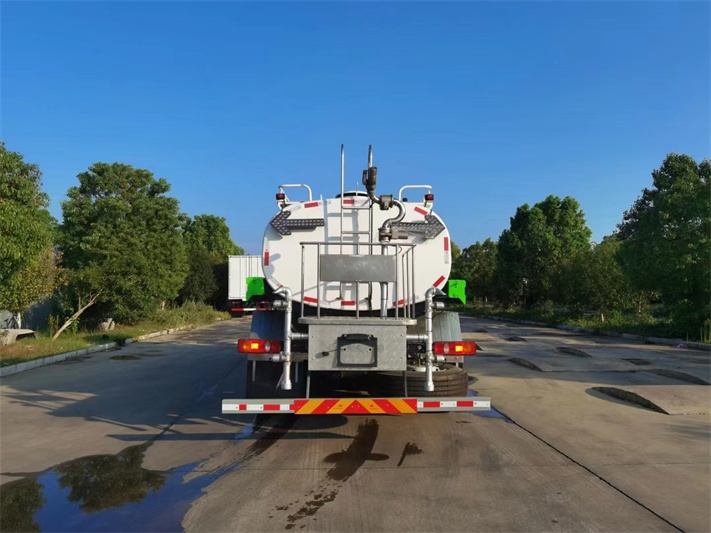 11方天锦纯电动洒水车