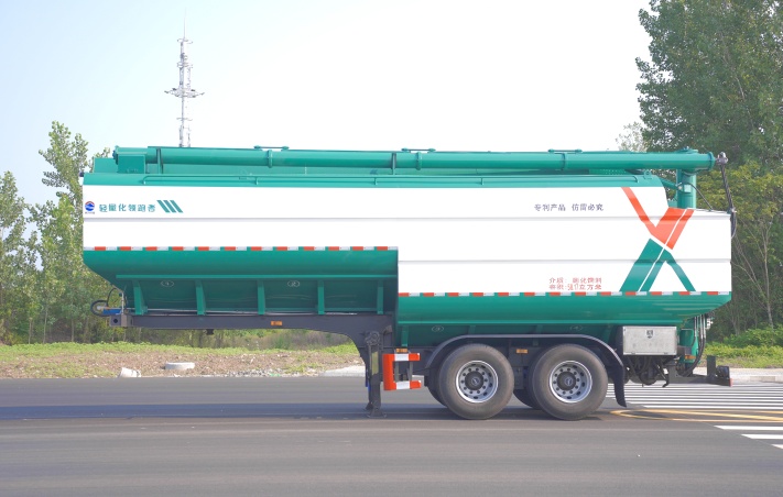 两轴半挂散装饲料运输车