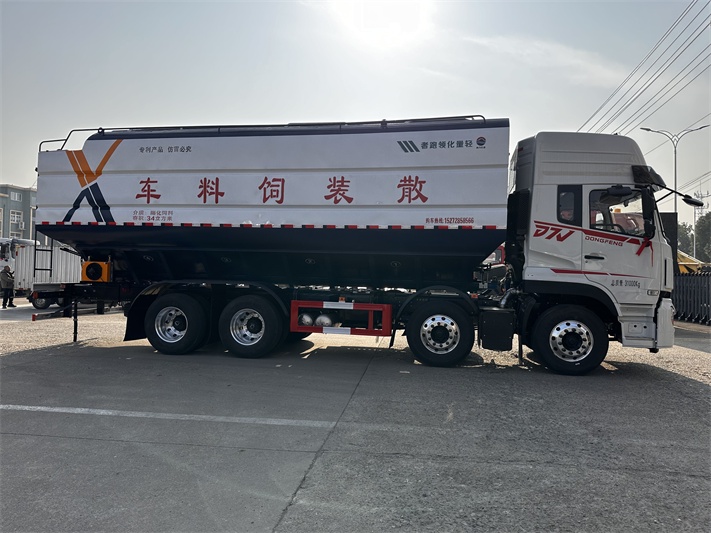 东风天燃气短三轴散装饲料运输车