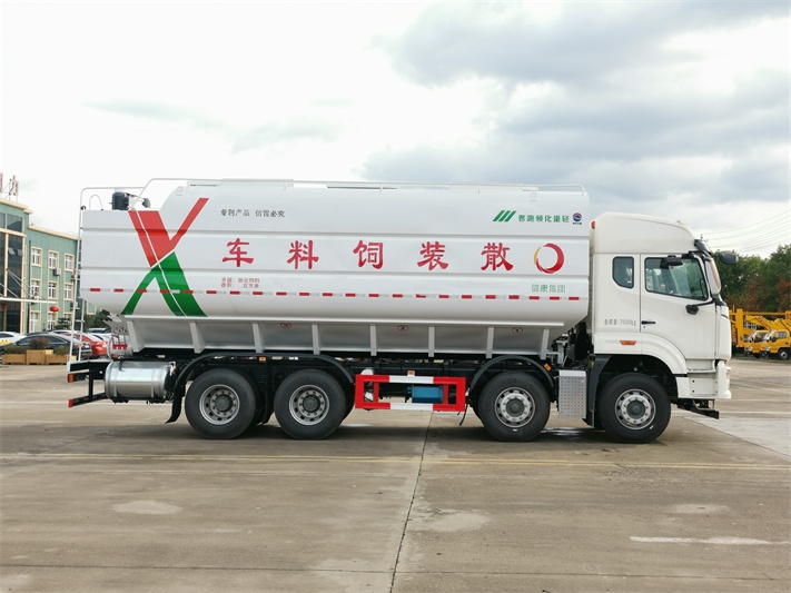 重汽短四轴44方散装饲料运输车