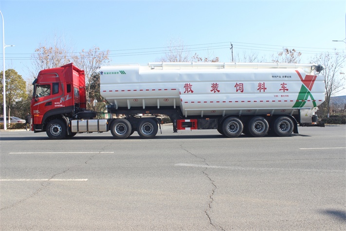10.6米61立方半挂散装饲料运输车