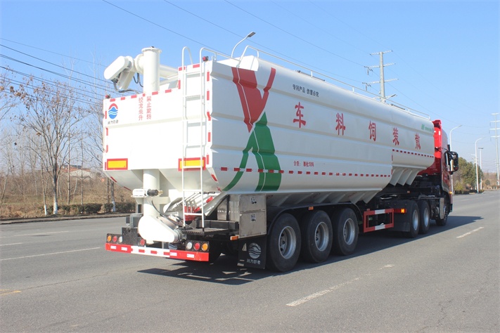 10.6米61立方半挂散装饲料运输车