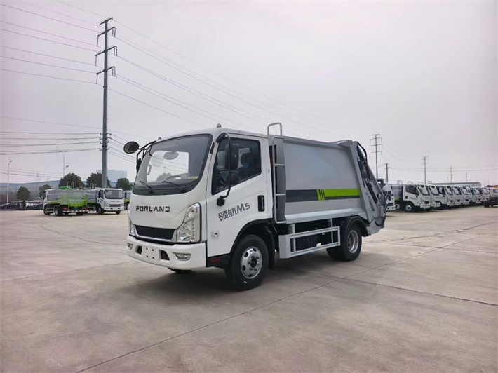 福田领航6方蓝牌压缩垃圾车
