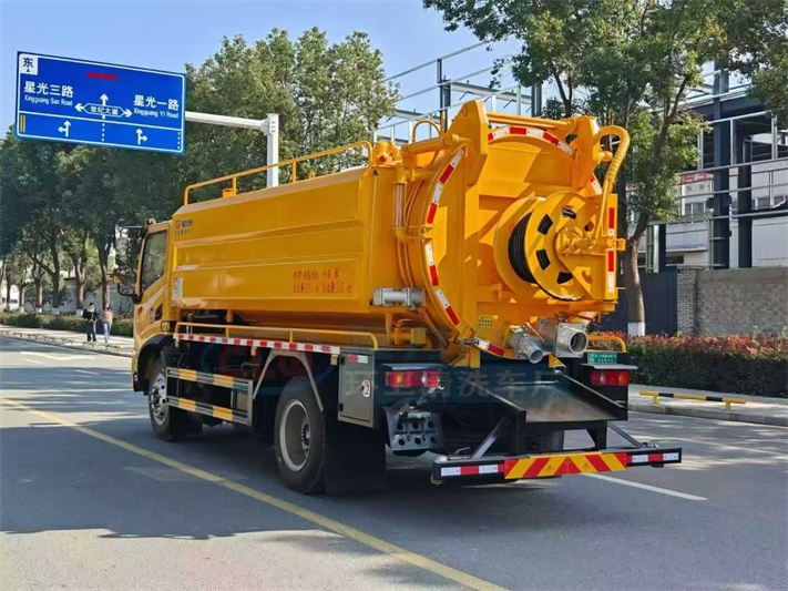 东风华神13方清洗吸污车