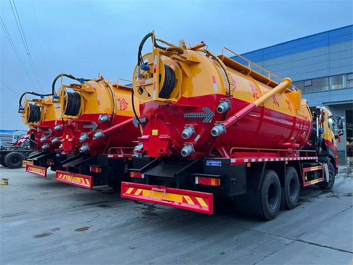 东风天龙清洗吸污车