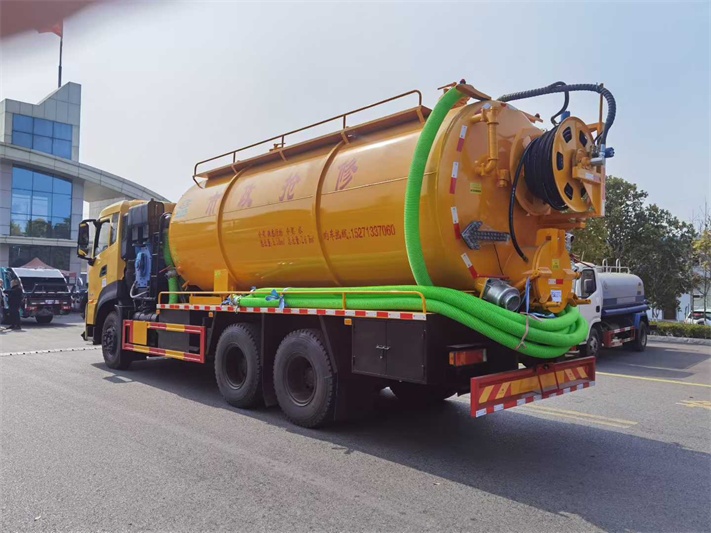 东风天龙清洗吸污车