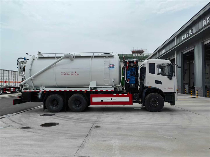 天锦后八轮清洗吸污车