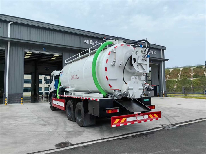 天锦后八轮清洗吸污车