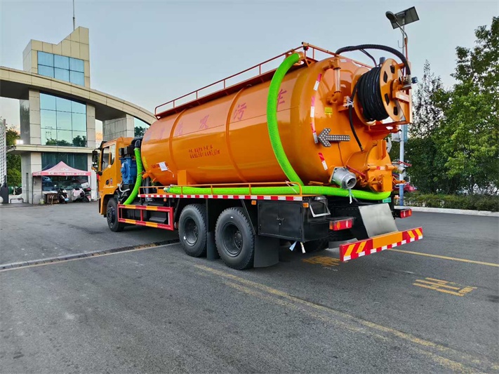 东风后八轮清洗吸污车