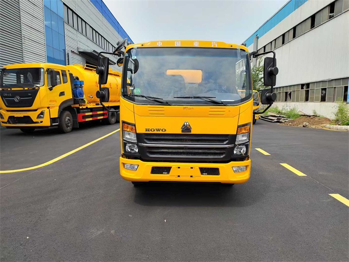 豪沃蓝牌清洗吸污车